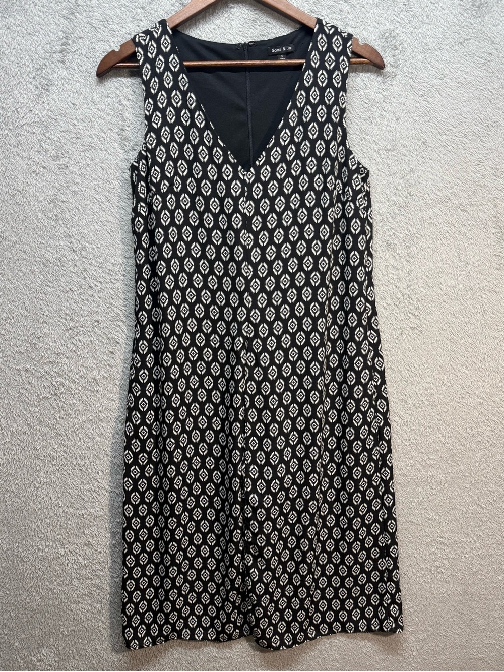 Sami & Jo Black and White Geometric V-Neck Patterned Dress